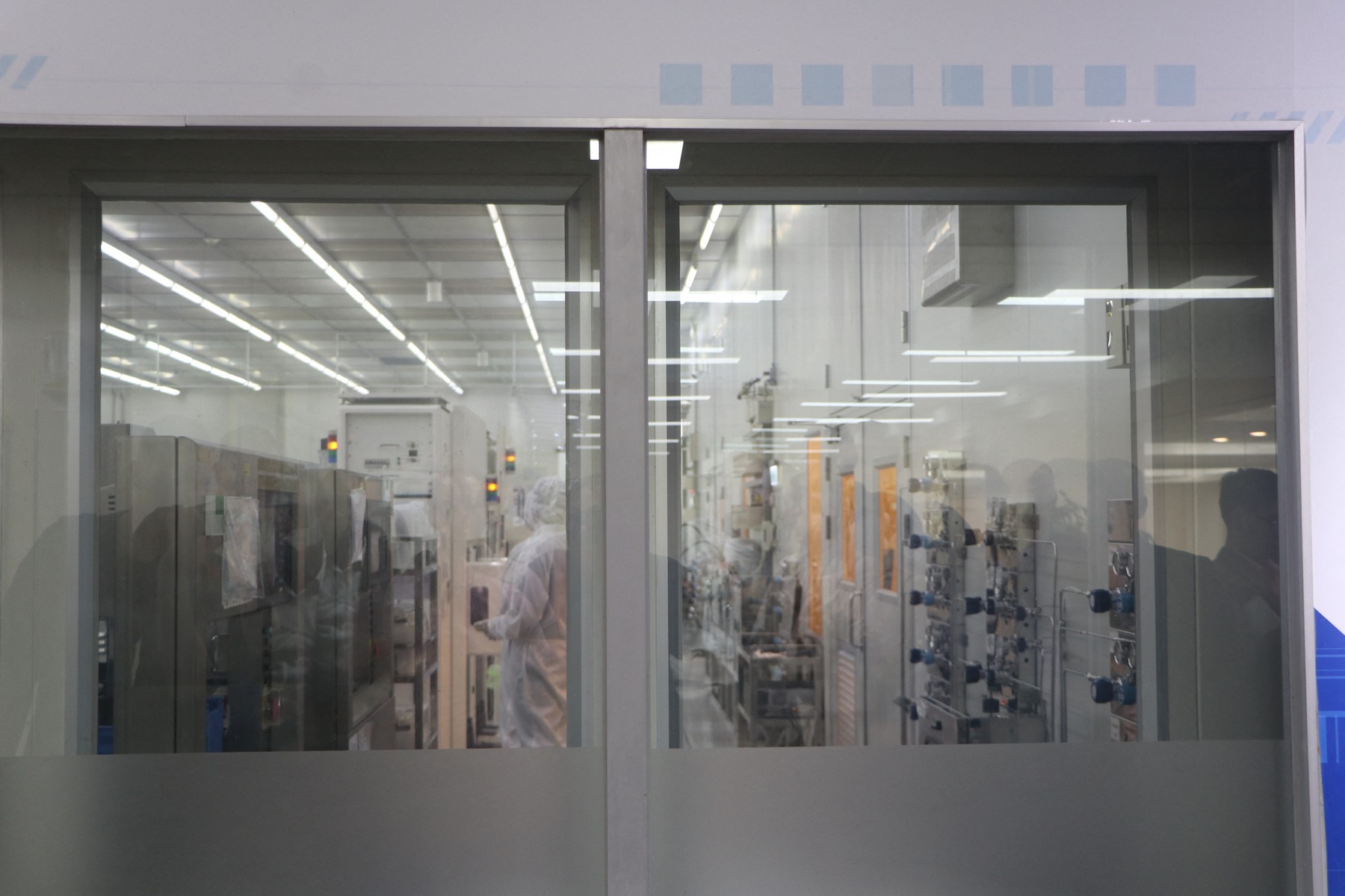 TSMC raportează profit record impulsionat de cererea pentru AI, în contextul scăderii burselor asiatice