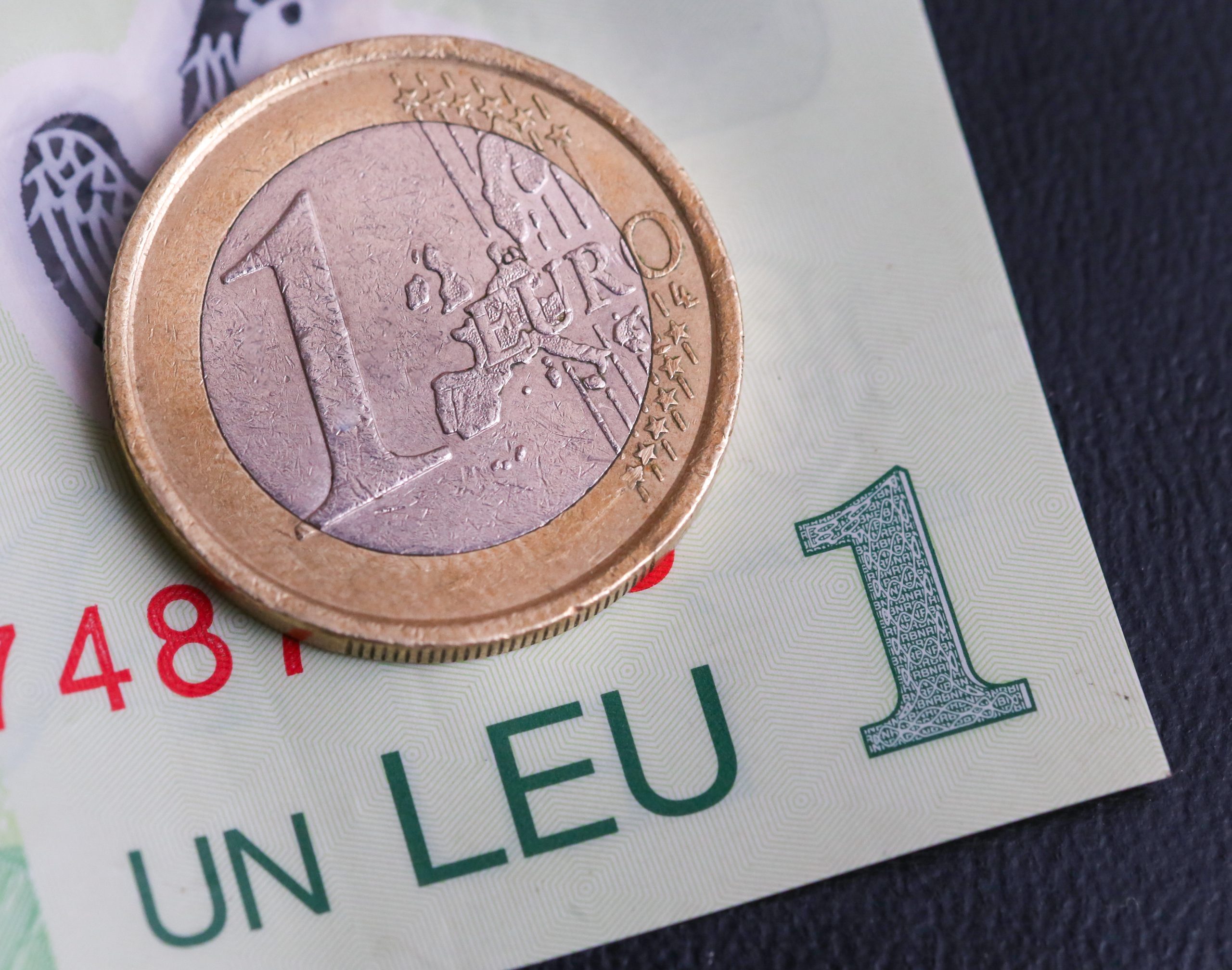Evoluția cursului valutar BNR pentru joi, 15 octombrie 2026: Euro și dolarul au scăzut față de leu