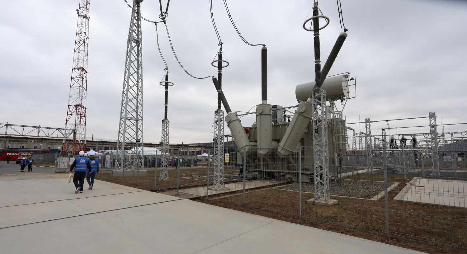 Transelectrica finalizează investiția de 260 de milioane de lei pentru stabilizarea rețelei electrice