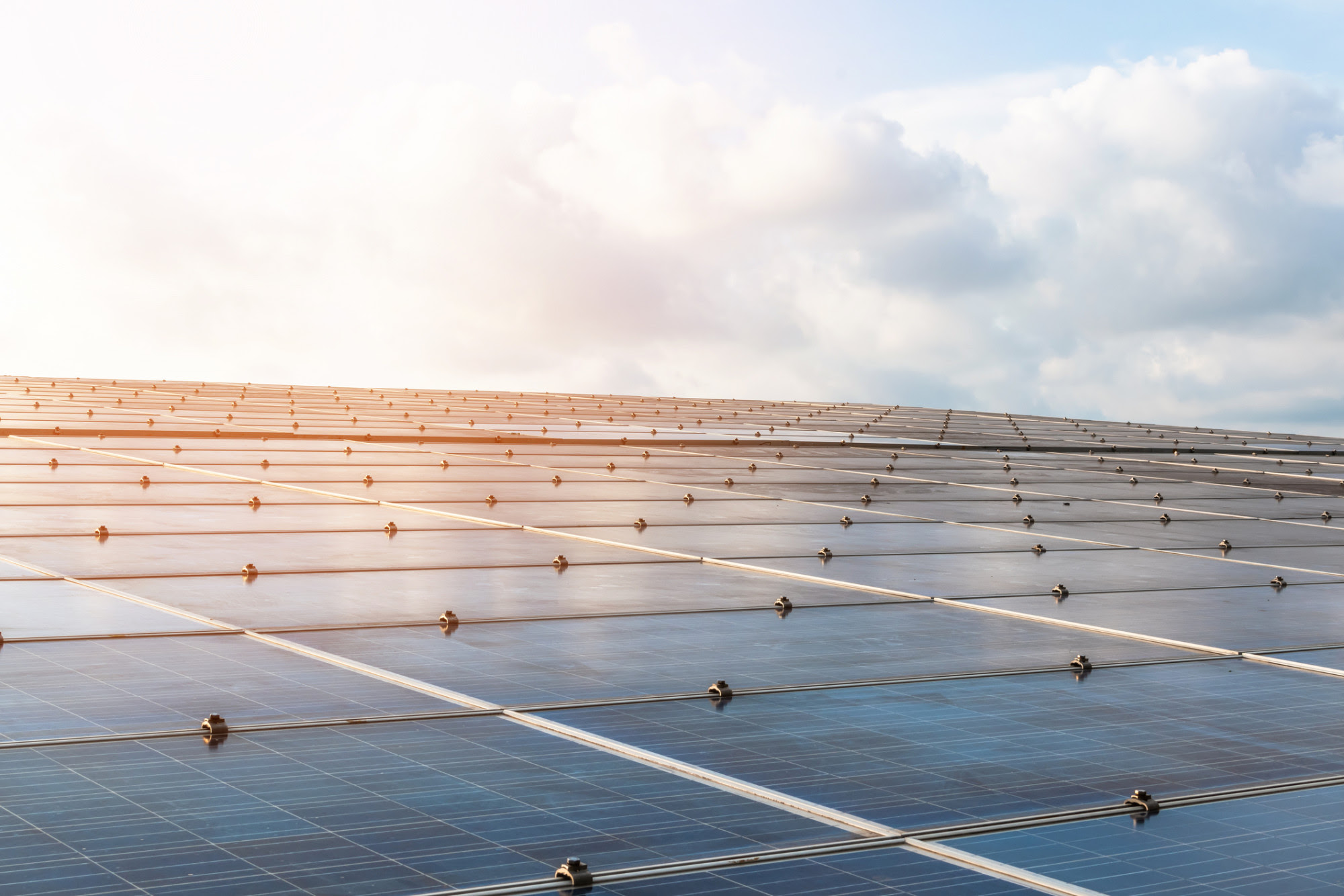 Simtel Team încheie un contract de 17,5 milioane de euro pentru o centrală fotovoltaică în Alba