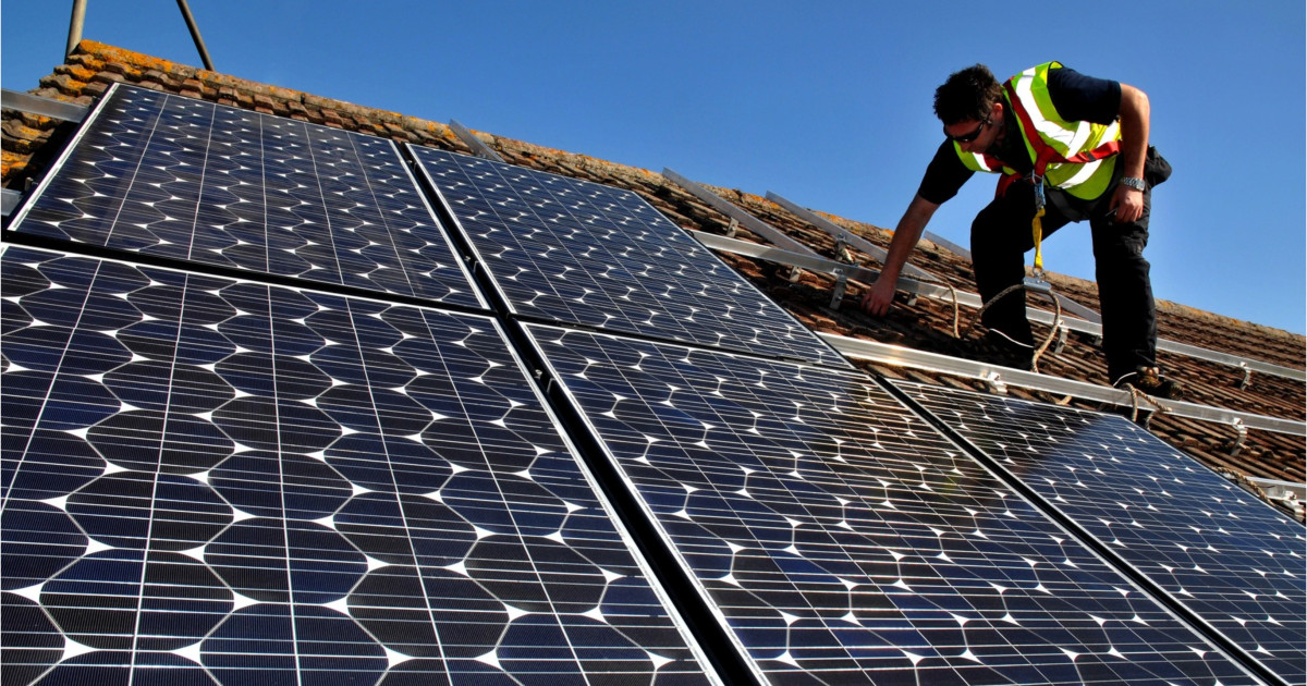 Numărul prosumatorilor din România a ajuns la peste 385.000, cu o putere instalată de 4.281 MW