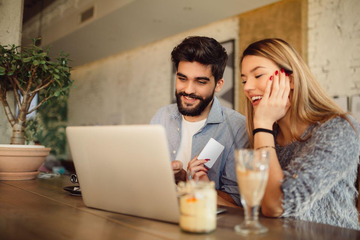 Rolul promoțiilor în economia platformelor digitale: mecanisme de atragere și fidelizare a clienților