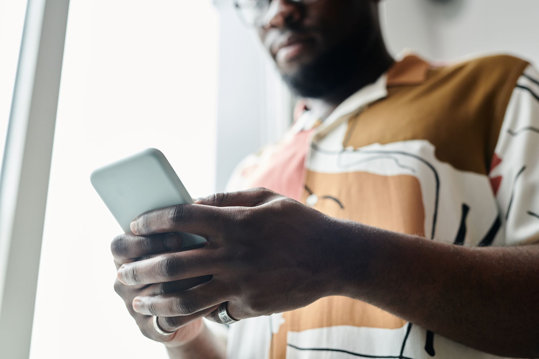 Huawei crește livrările de smartphone-uri în China, în contextul scăderii globale ale pieței