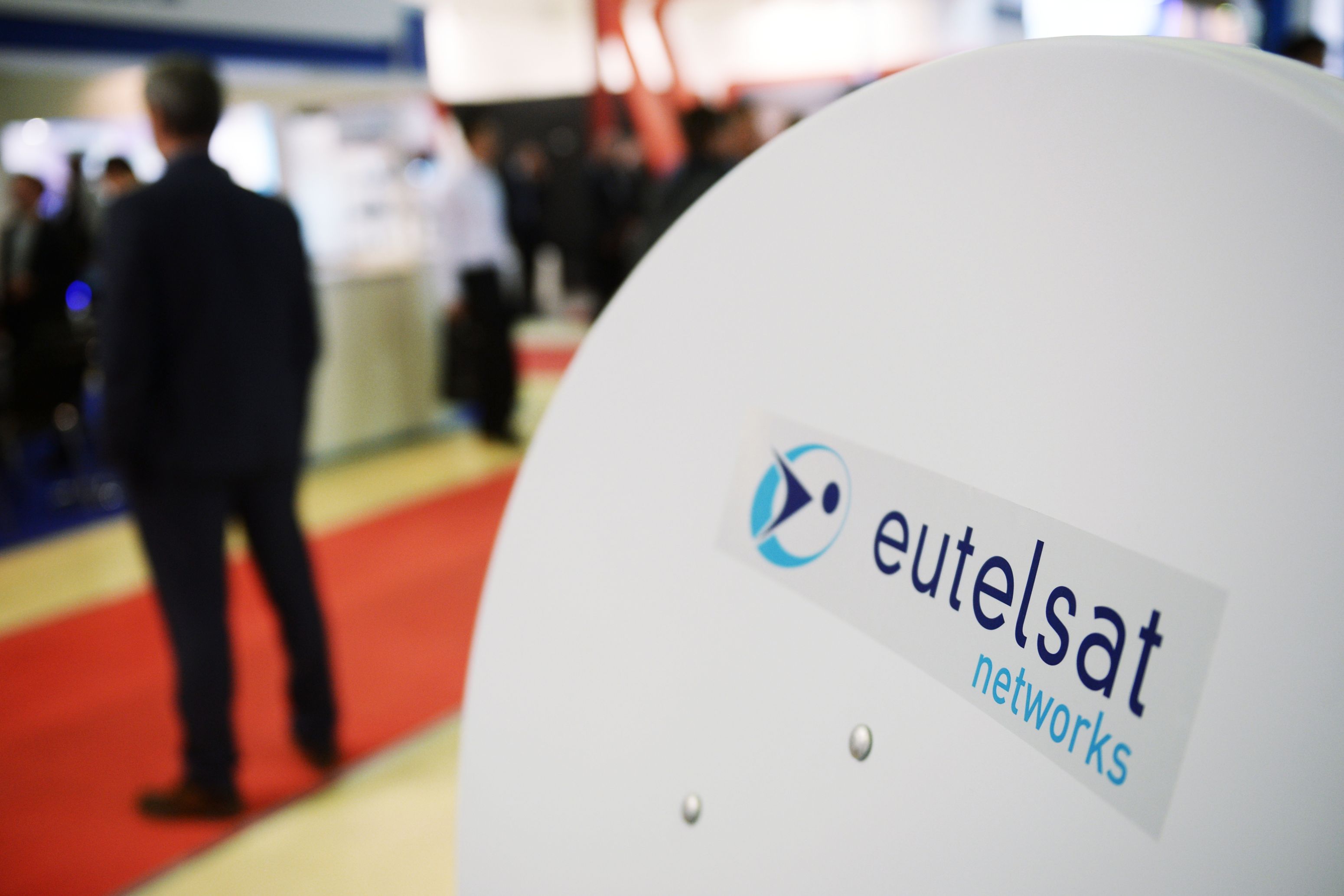 Acțiunile Eutelsat în creștere puternică pe fondul restricțiilor Starshield în Ucraina