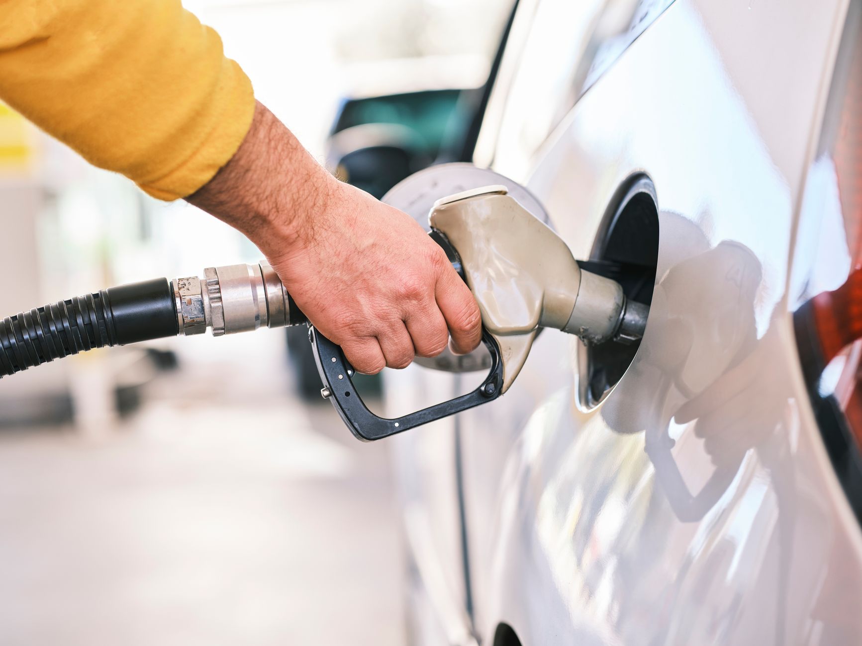 Riscul de asimetrie în piața carburanților: Cum poate legea nr. 162/2026 să afecteze concurența și prețul la pompă