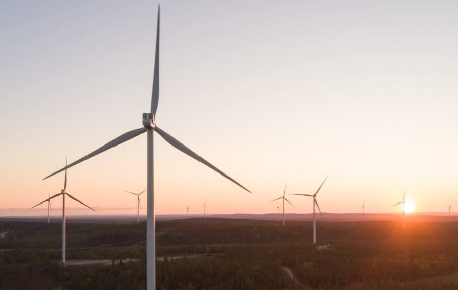 HELLENiQ ENERGY extinde investițiile în stocarea energiei electrice din România