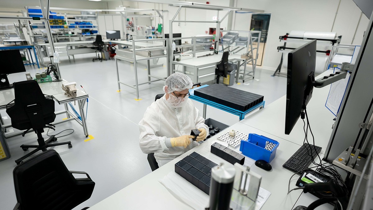 Extinderea VAT Group în România: Fabrica din Arad devine hub global pentru industria semiconductorilor
