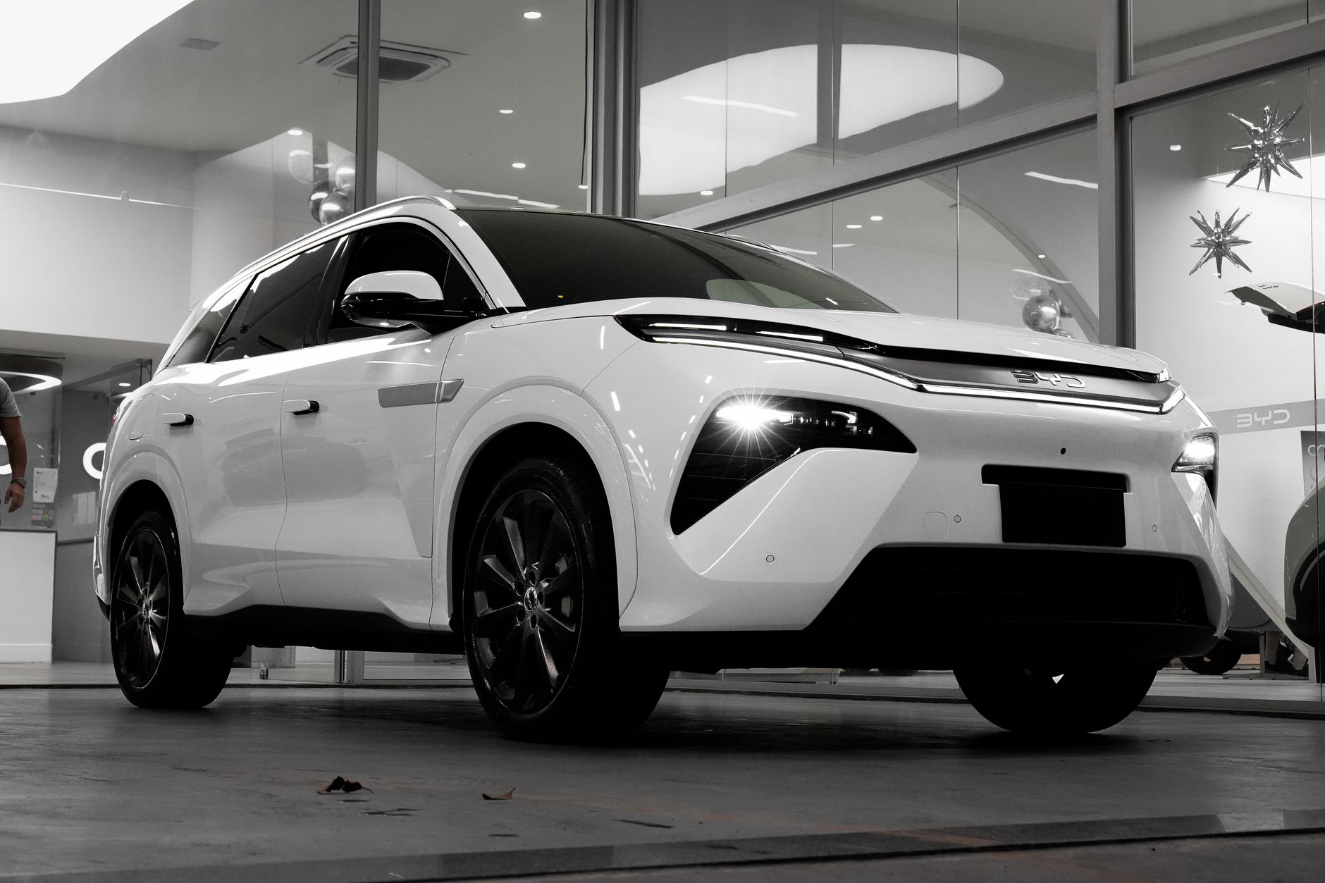 Producătorii auto chinezi vizează segmentul premium din Europa prin tehnologie avansată