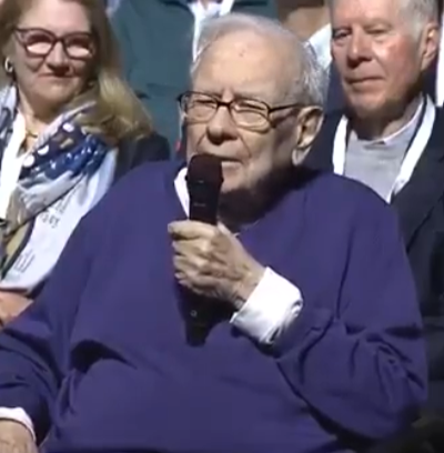 Acțiunile Berkshire Hathaway ating niveluri maxime de la anunțul retragerii lui Warren Buffett
