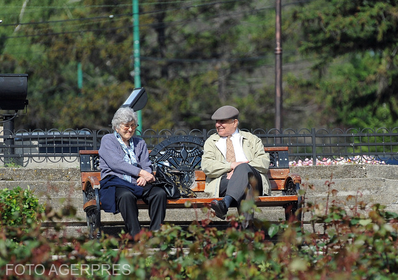 Numărul pensionarilor din România a scăzut ușor, ajungând la aproape 4,7 milioane de beneficiari