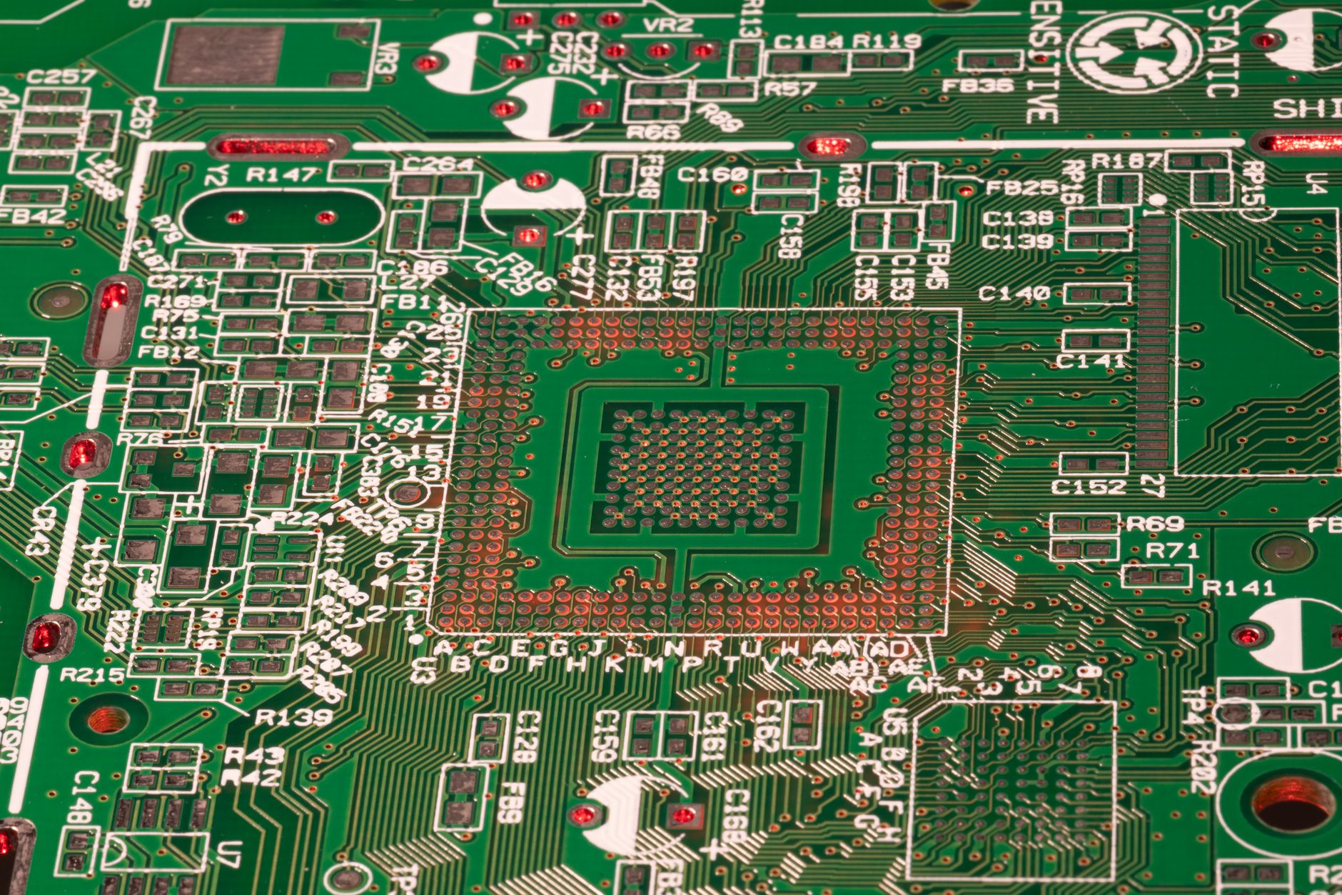 TSMC raportează profit record datorat cererii de AI, dar avertizează asupra incertitudinilor pentru 2027