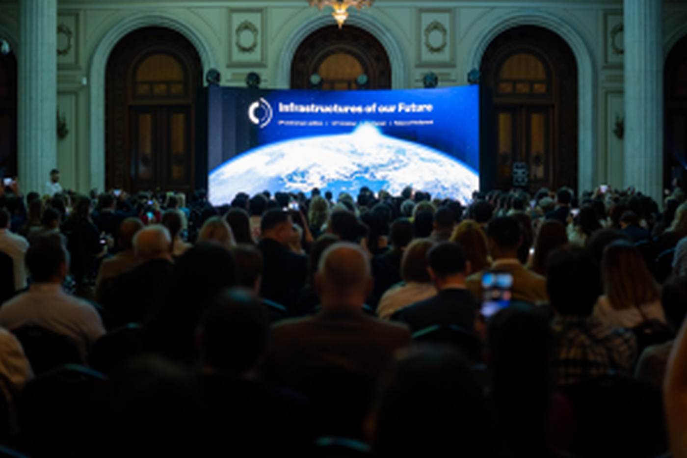 Climate Change Summit 2026: Securitatea energetică și tranziția verde în centrul dezbaterilor de la Palatul Parlamentului