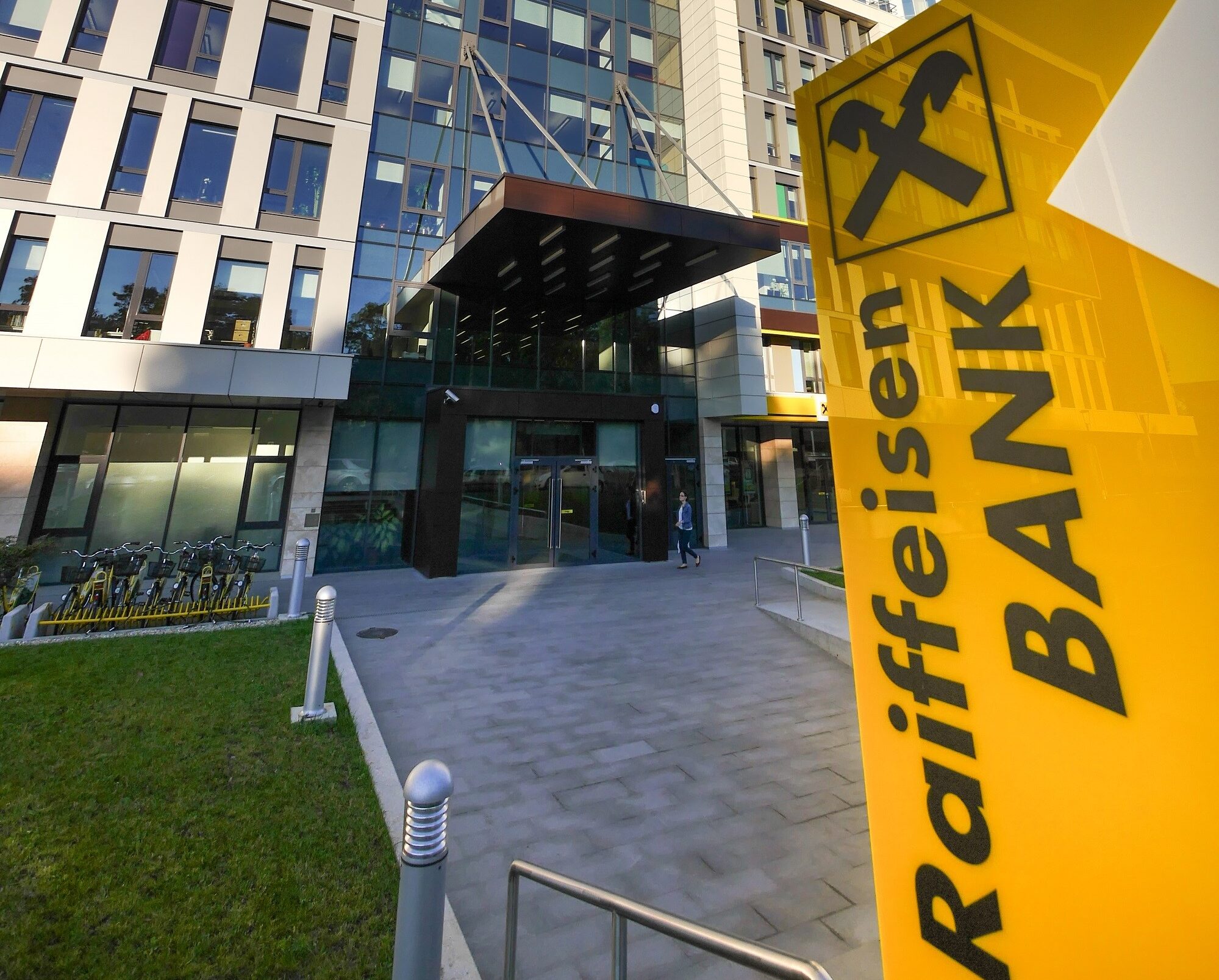 Raiffeisen Bank primește avizul Consiliului Concurenței pentru achiziția grupului Garanti BBVA România