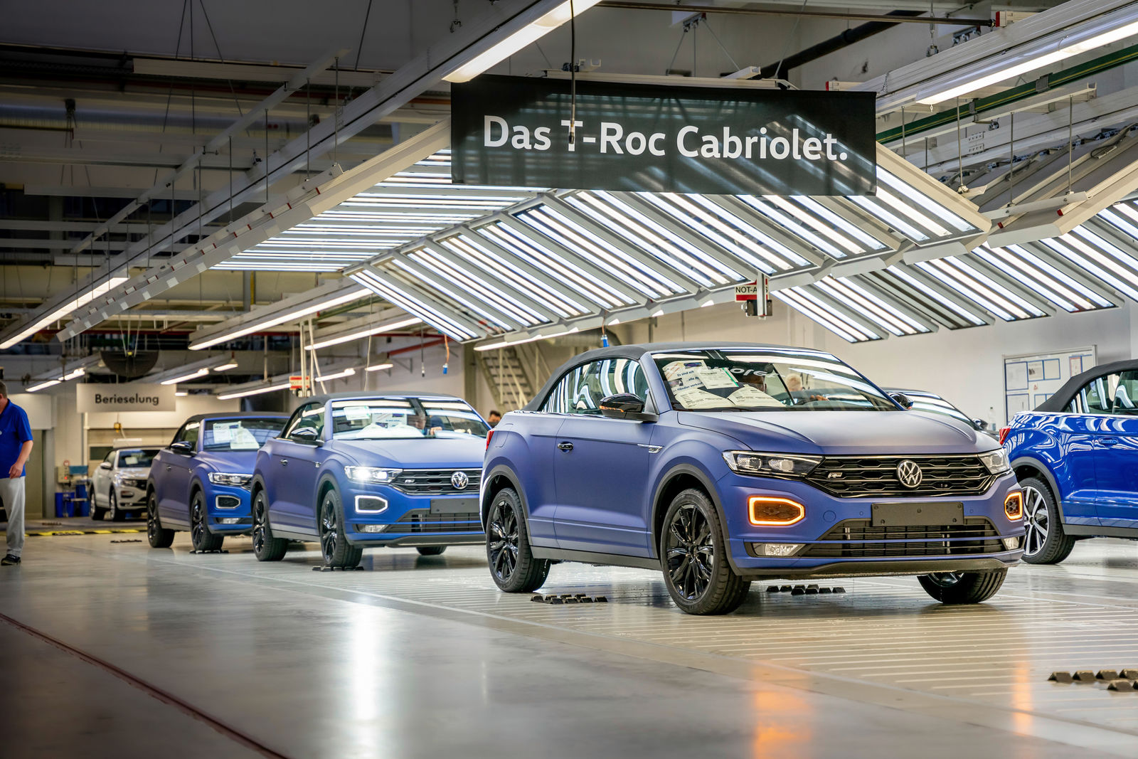 Volkswagen recheamă peste 72.000 de mașini electrice din cauza unor defecte la baterii