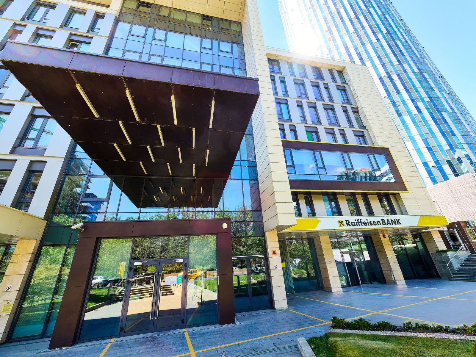 Raiffeisen Bank va prelua Garanti Bank S.A. și Motoractive IFN S.A., conform deciziei Consiliului Concurenței