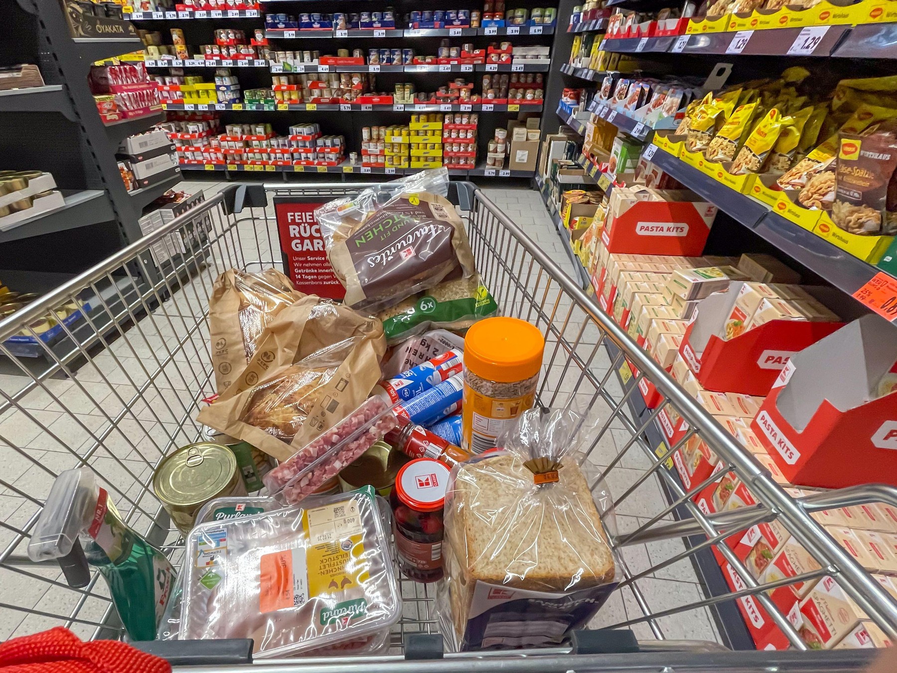 Paradoxul abundenței: de ce numeroasele opțiuni economice pot reduce satisfacția consumatorului