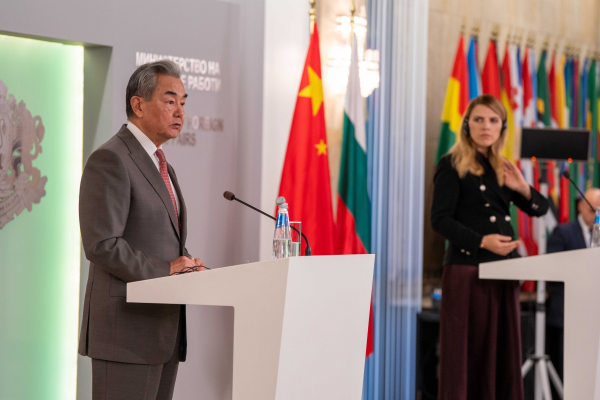Cooperarea cu China propulsează capacitățile de stocare a energiei în Bulgaria
