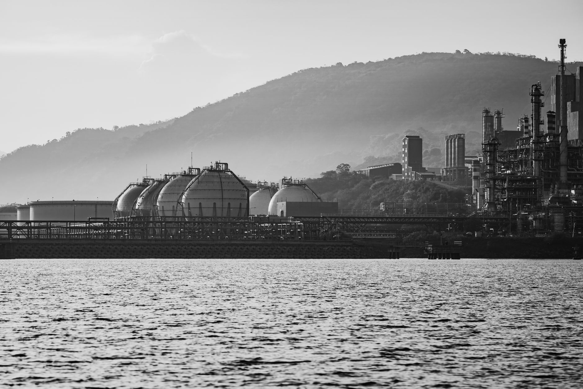 Fitch Ratings menține ratingul BBB- pentru S.N.G.N. ROMGAZ S.A., cu perspectivă negativă