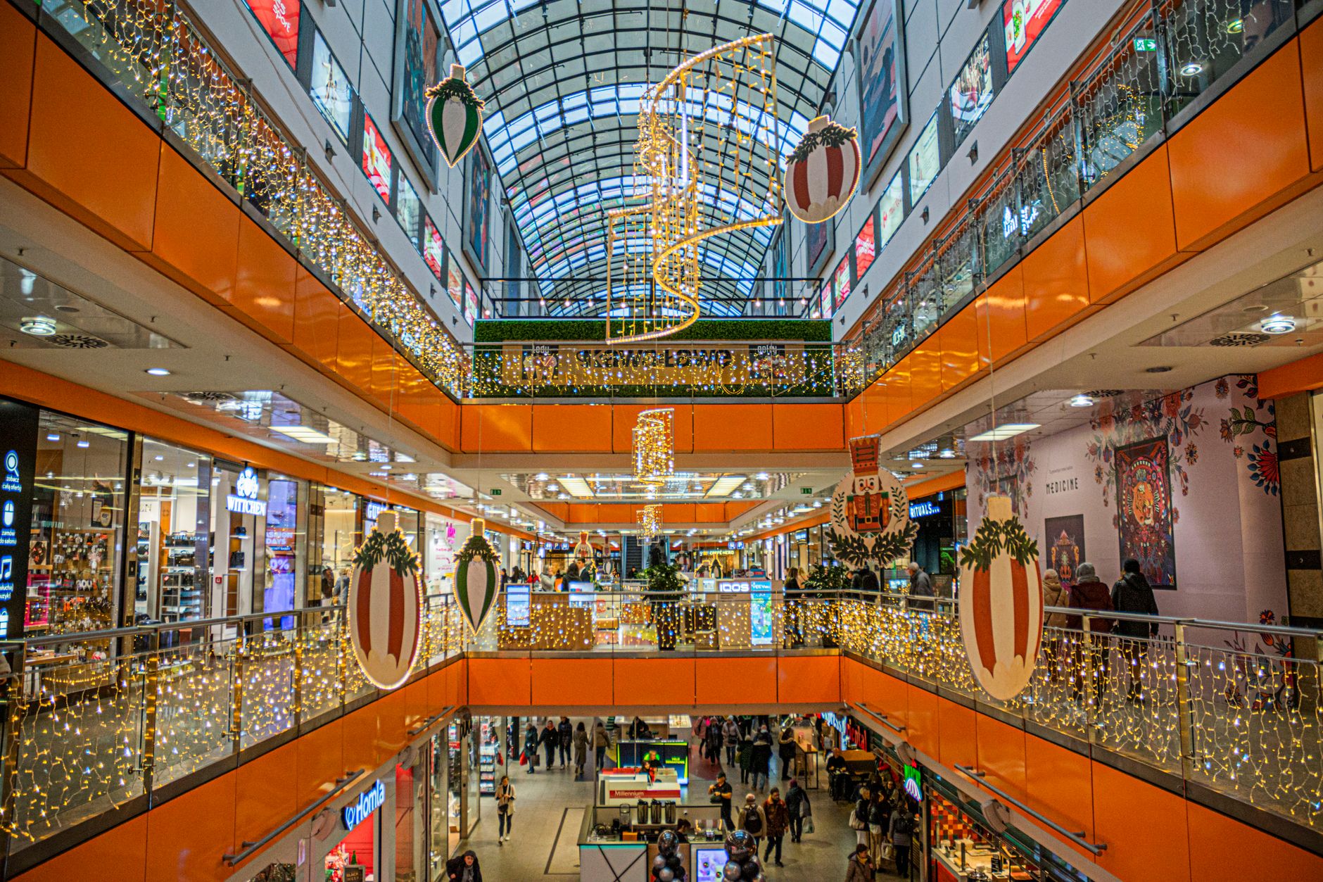 Evoluția pieței de retail din România: de la primele hipermarketuri la tranzacții de sute de milioane de euro
