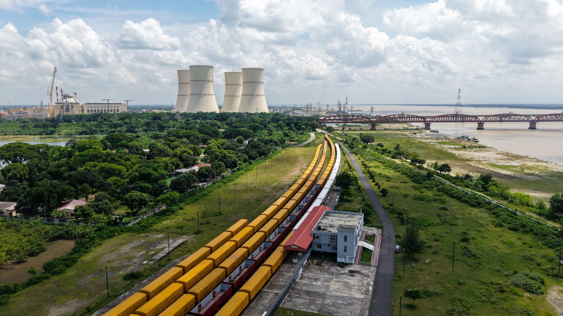 Ungaria evaluează înlocuirea Rosatom în proiectul de extindere a centralei nucleare de la Paks