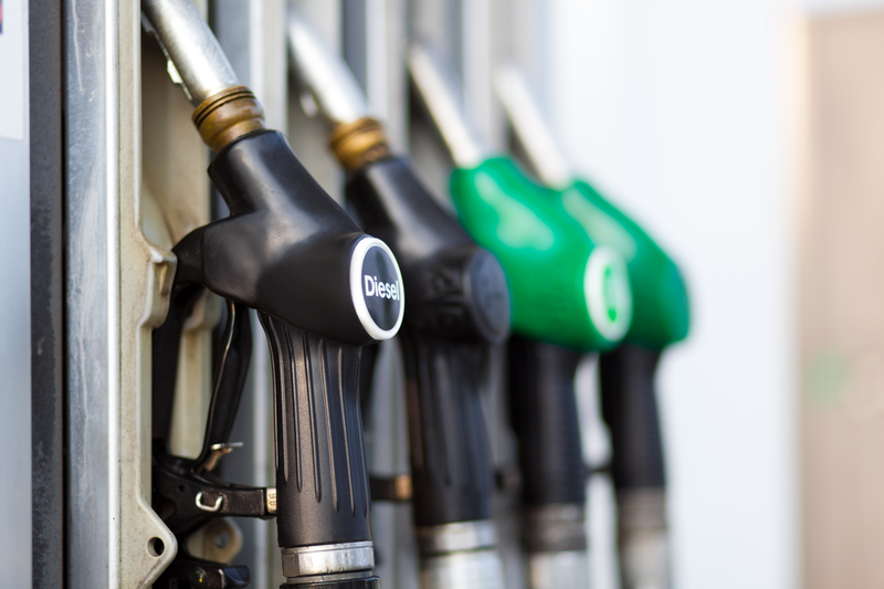 Cotațiile petrolului Brent au depășit 112 dolari pe baril; prețurile carburanților în România sunt influențate