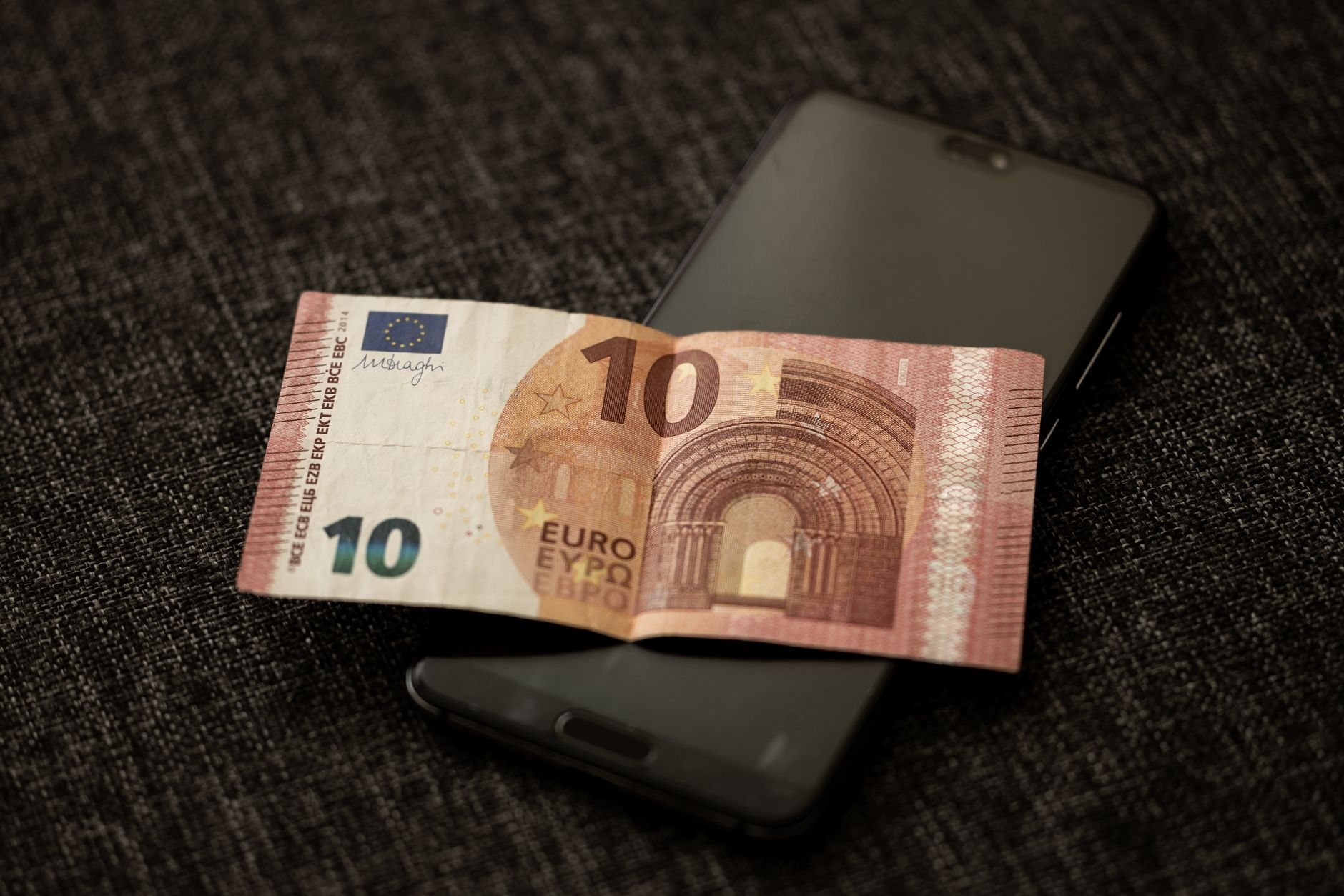 Implementarea portofelului digital în România: Impactul asupra sectorului bancar și posibila limitare a soluțiilor private