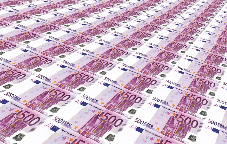 Florin Cîțu avertizează asupra unei taxe ascunse asupra economiilor pentru acoperirea datoriei de stat