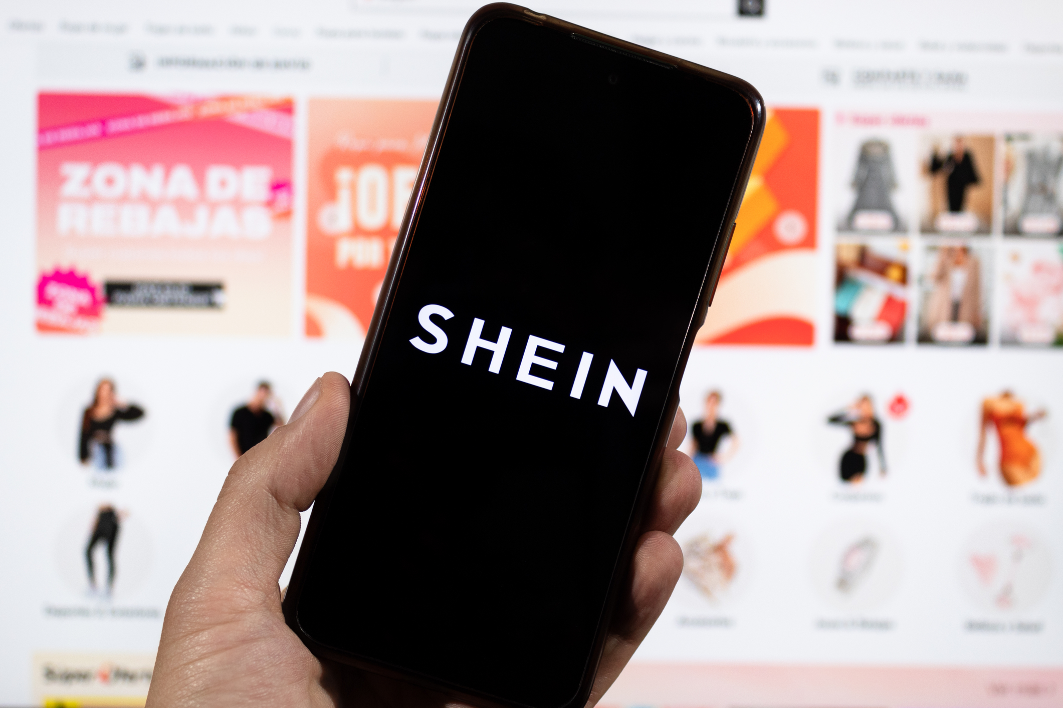 Nouă taxă de procesare pentru comenzile de pe platformele Temu, Shein și AliExpress în Uniunea Europeană