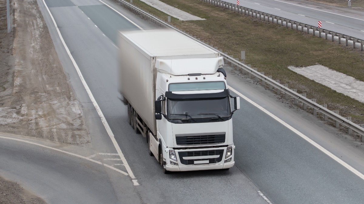 Platforma Cargoffer optimizează transportul rutier prin conectarea mărfurilor cu șoferii de TIR