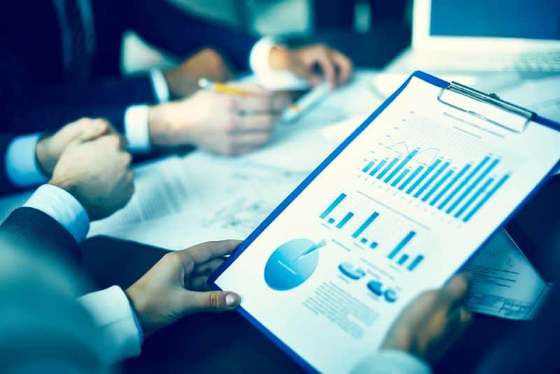 Încrederea macroeconomică a crescut în septembrie, în ciuda prognozelor de recesiune și depreciere a leului