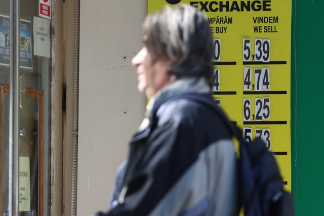 Proiecții CFA: Leul este anticipat să se deprecieze față de euro în următoarele 12 luni