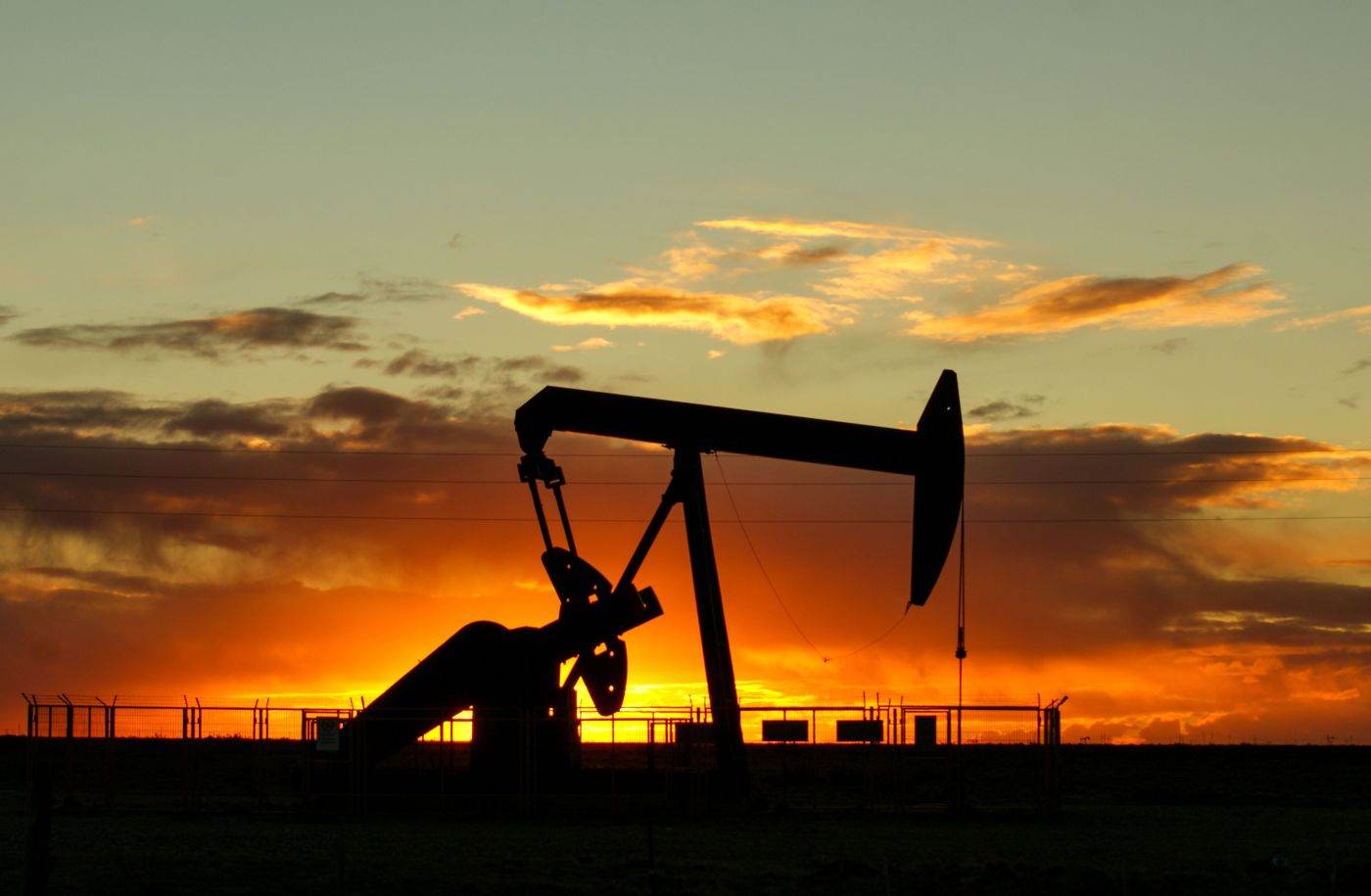 Prețurile petrolului au scăzut cu peste 2% pe fondul evaluării riscurilor de aprovizionare din Arabia Saudită