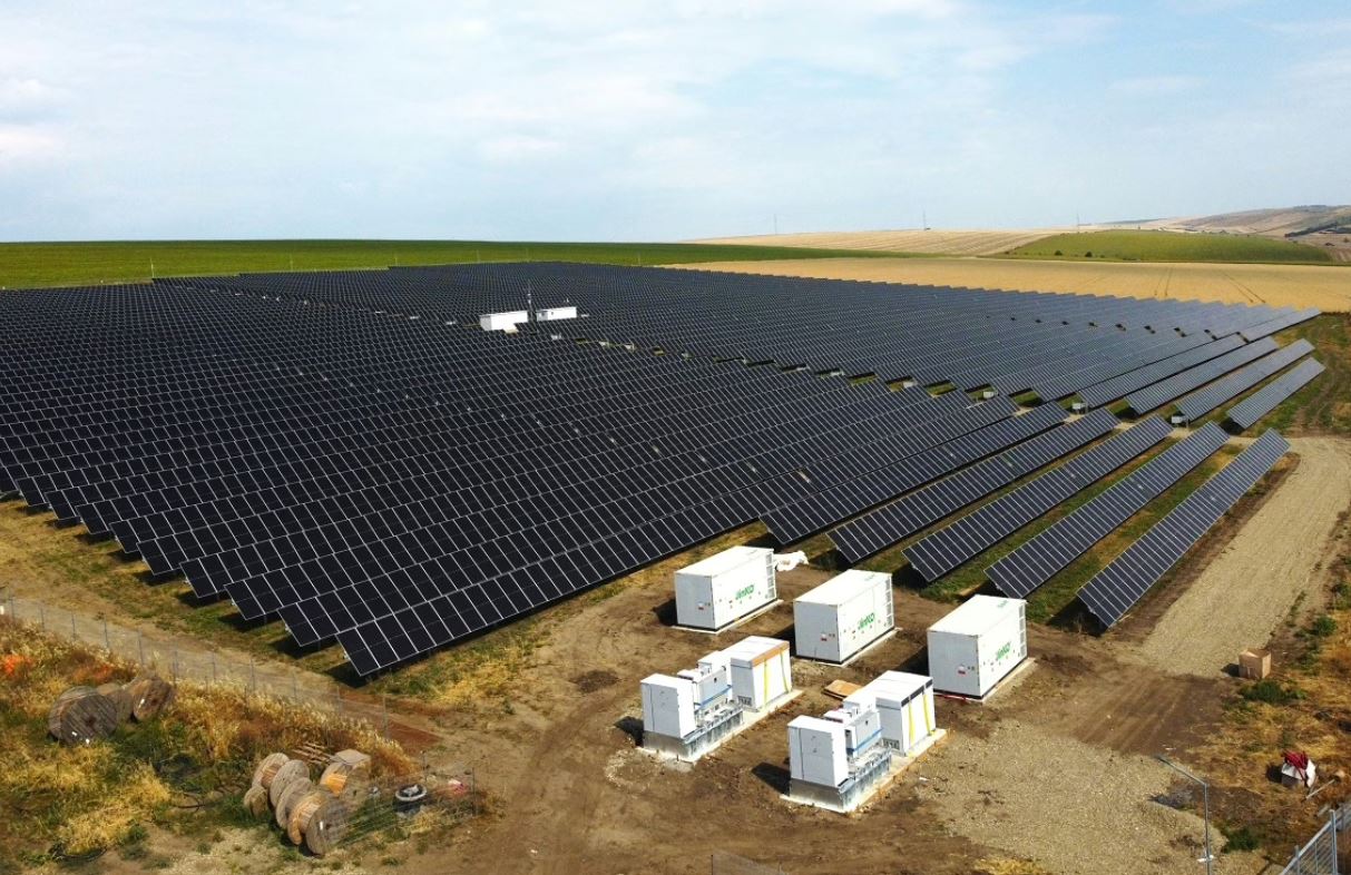 Investiții masive din Turcia în energie solară și stocare în baterii în România