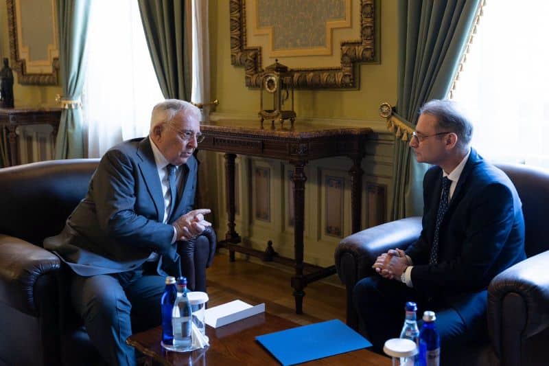 Premierul Luca Niculescu și guvernatorul Mugur Isărescu au discutat despre stabilitatea macroeconomică și sectorul bancar