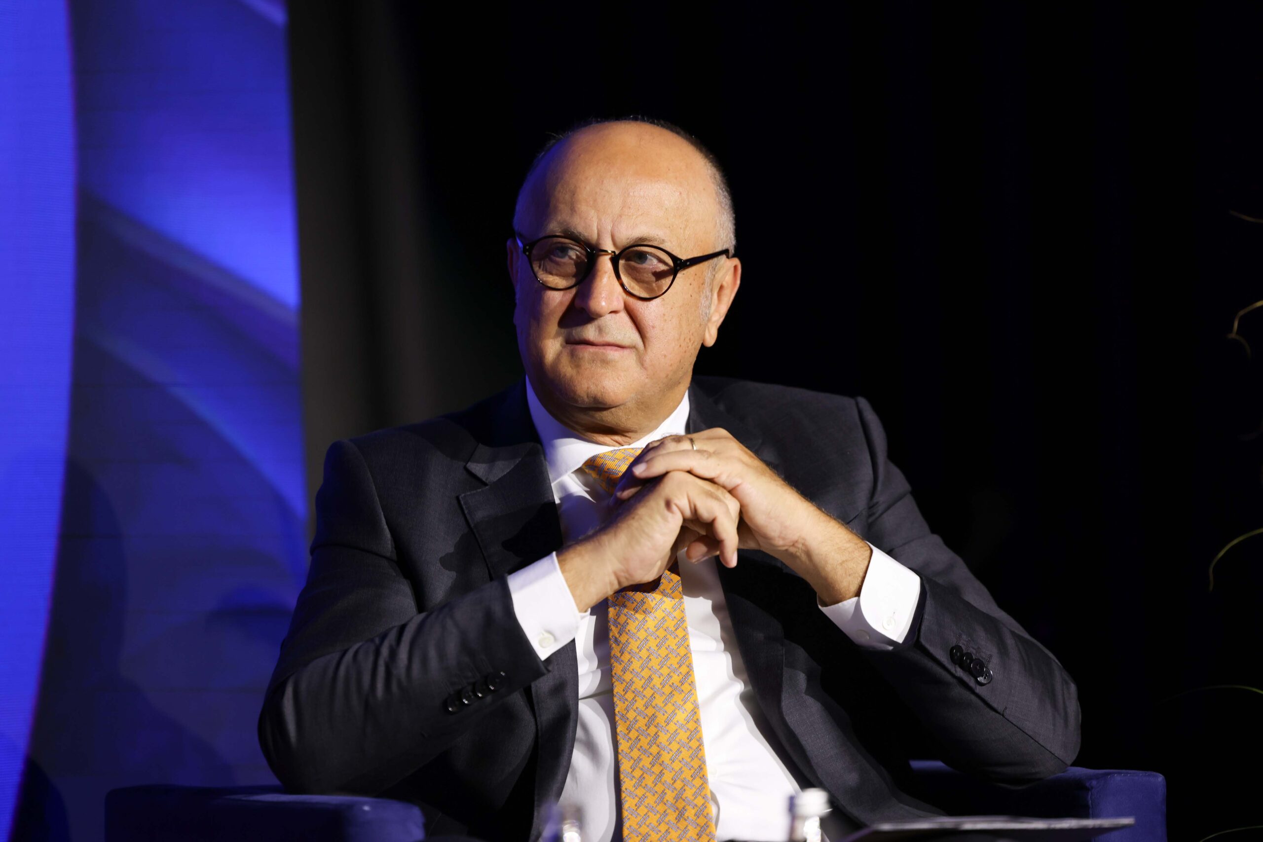 Mediul de afaceri solicită mobilizarea capitalului românesc pentru relansarea economiei