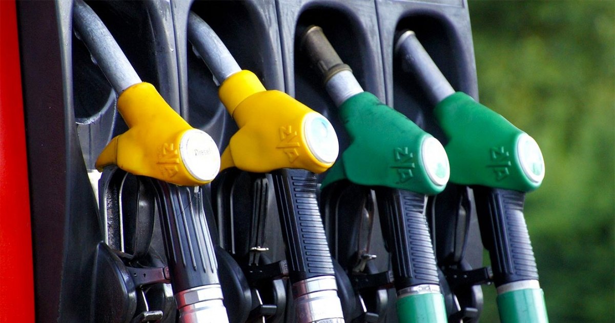Măsuri de limitare a prețurilor la carburanți: Guvernul propune prelungirea situației de criză
