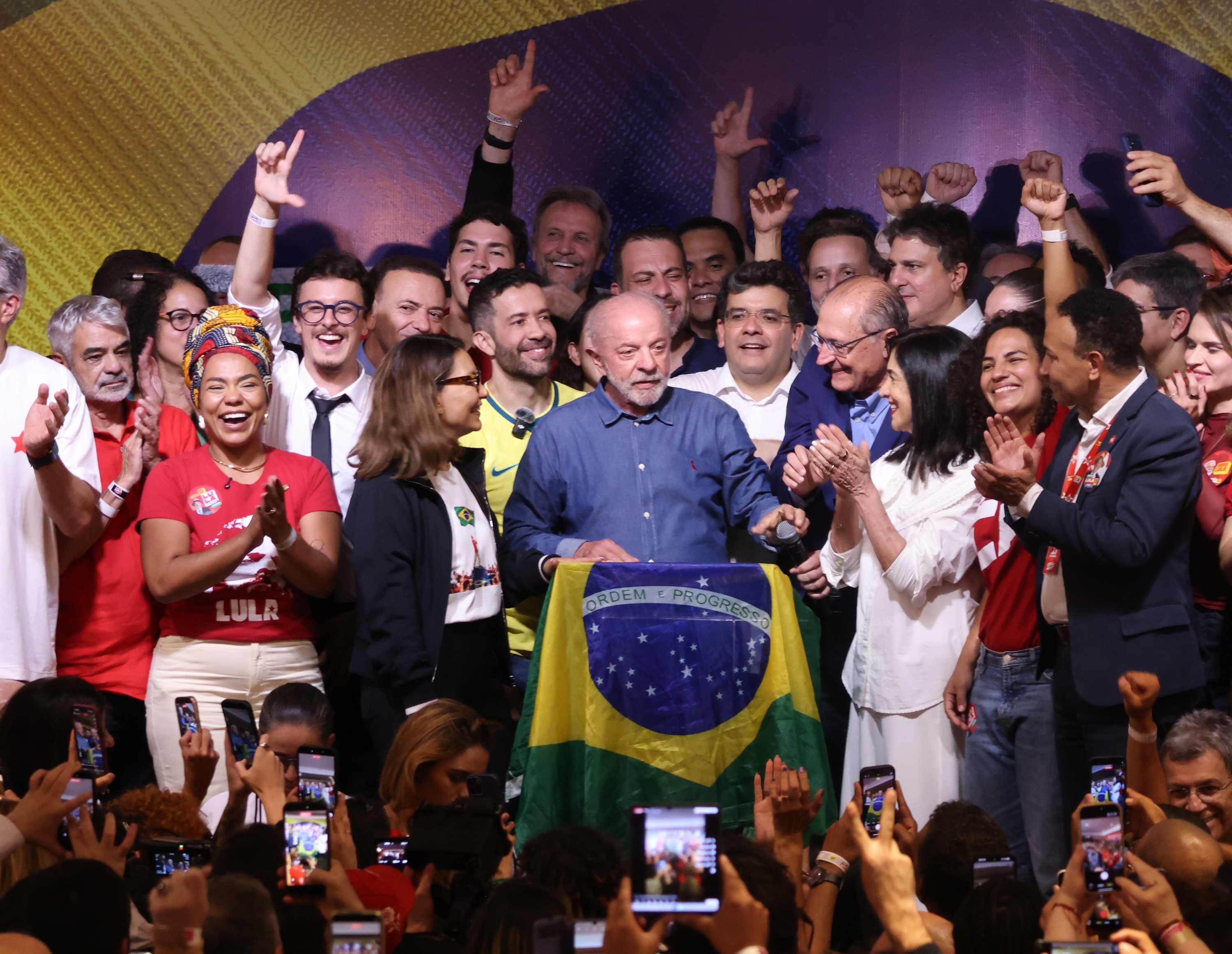 Prăbușire masivă pe piețele din Brazilia după victoria lui Lula la alegerile prezidențiale