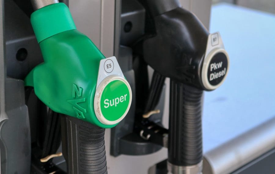 Ministerul Finanțelor și Ministerul Energiei propun prelungirea reducerii accizei la carburanți