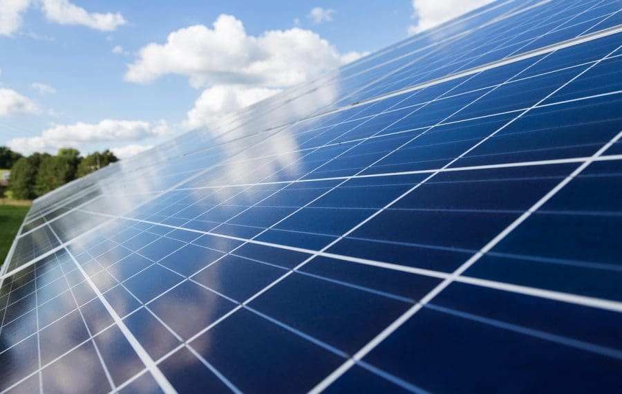 Interes crescut pentru proiectele de energie solară și stocare în baterii din România din partea investitorilor turci