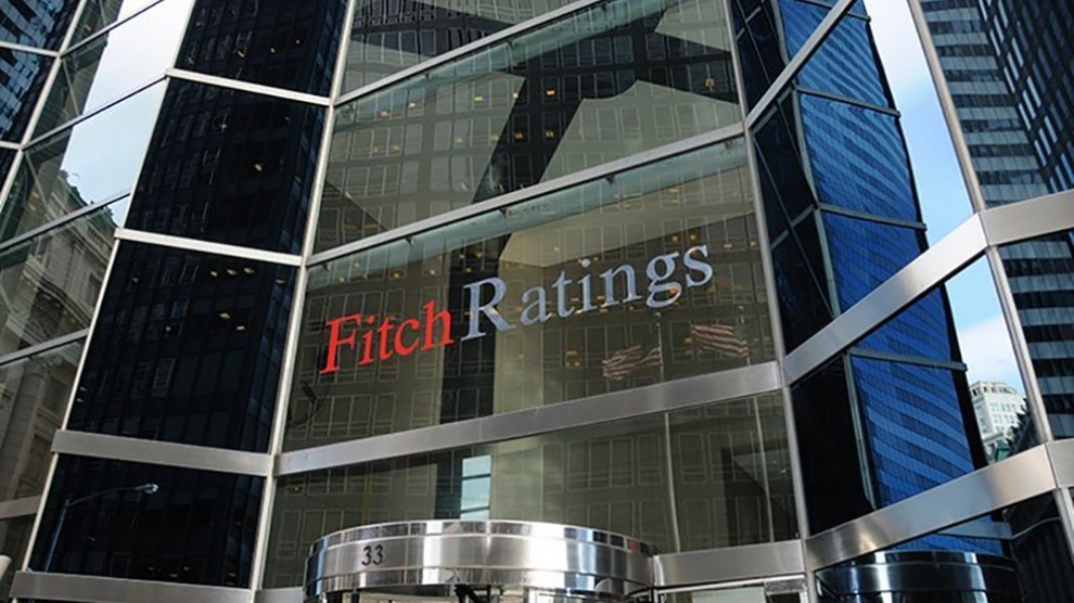 România riscă retrogradarea la ratingul de tip „junk” din cauza crizei politice, avertizează Fitch