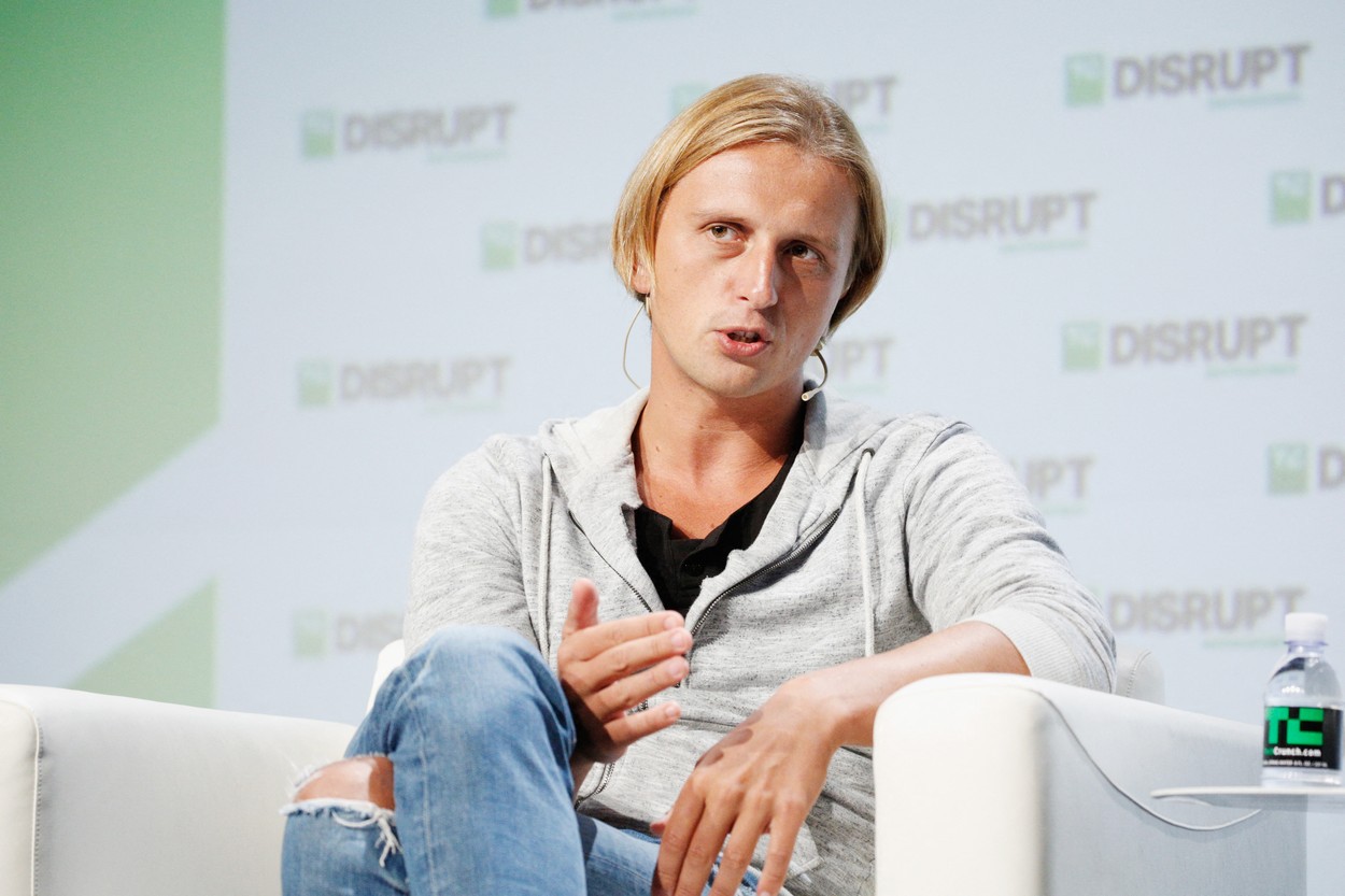 Revolut explorează o listare dublă la Nasdaq și Londra: planuri de expansiune pentru fintech-ul de 115 mld. dolari