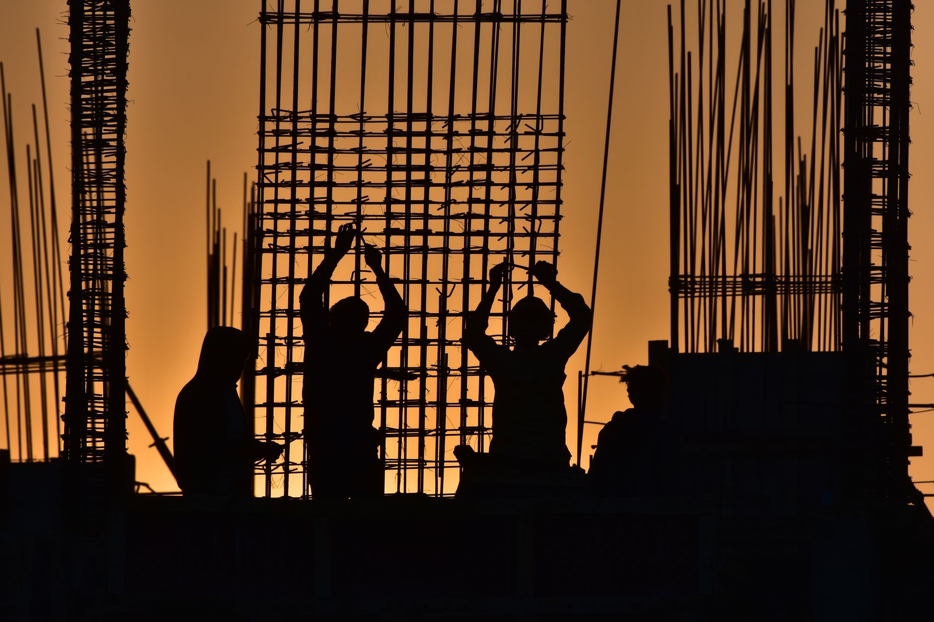 Prognozele managerilor: Scădere a numărului de angajați în industria prelucrătoare și construcții
