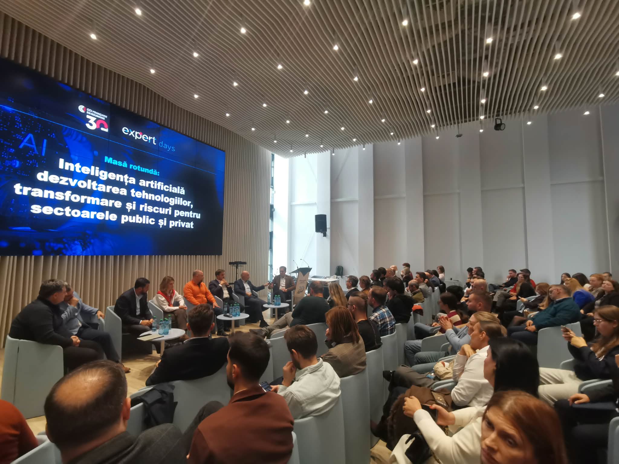 Impactul inteligenței artificiale asupra pieței muncii: oportunități și provocări pentru angajați