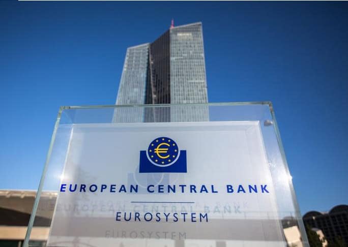 BCE menține dobânzile neschimbate, dar semnalează posibila majorare în decembrie din cauza riscurilor inflaționiste