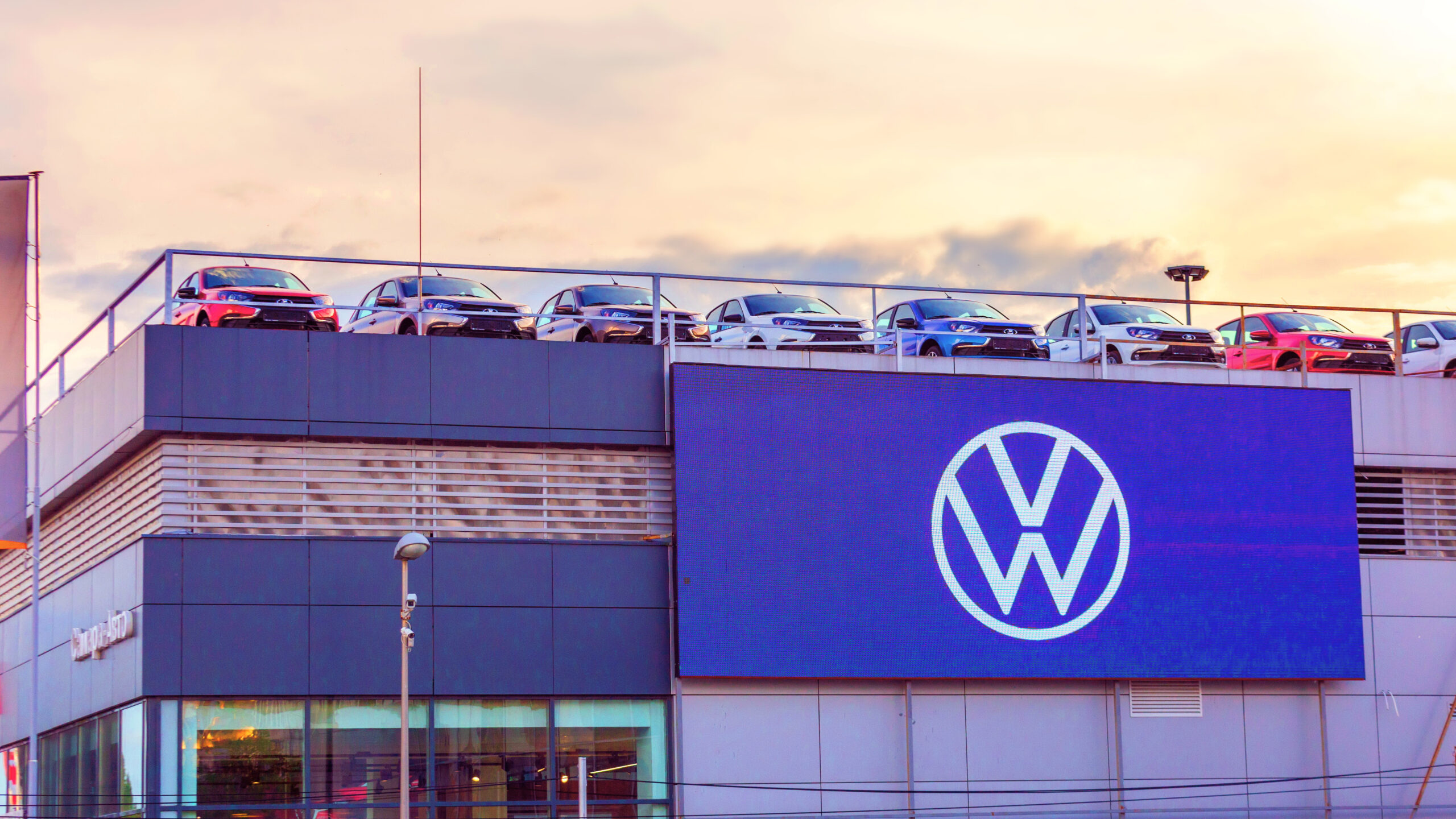 Volkswagen raportează pierderi de 5,9 miliarde de euro și pregătește 100.000 de concedieri