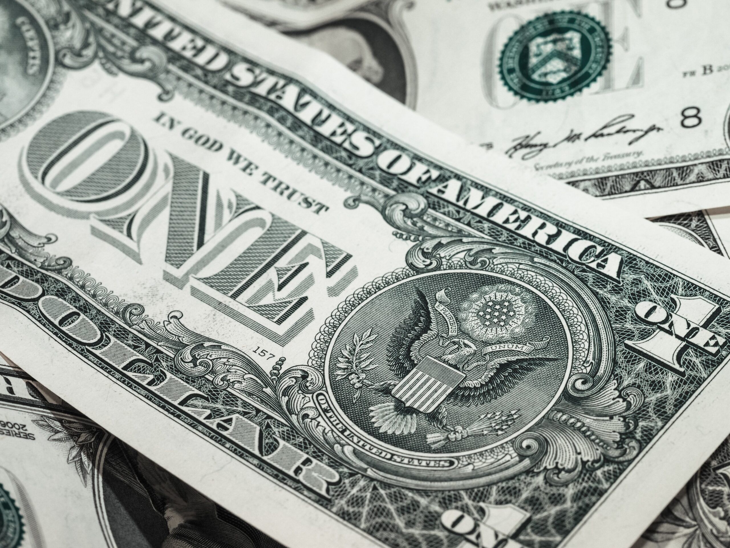 Analiza alternativelor de investiții: Dividendele versus depozitele bancare
