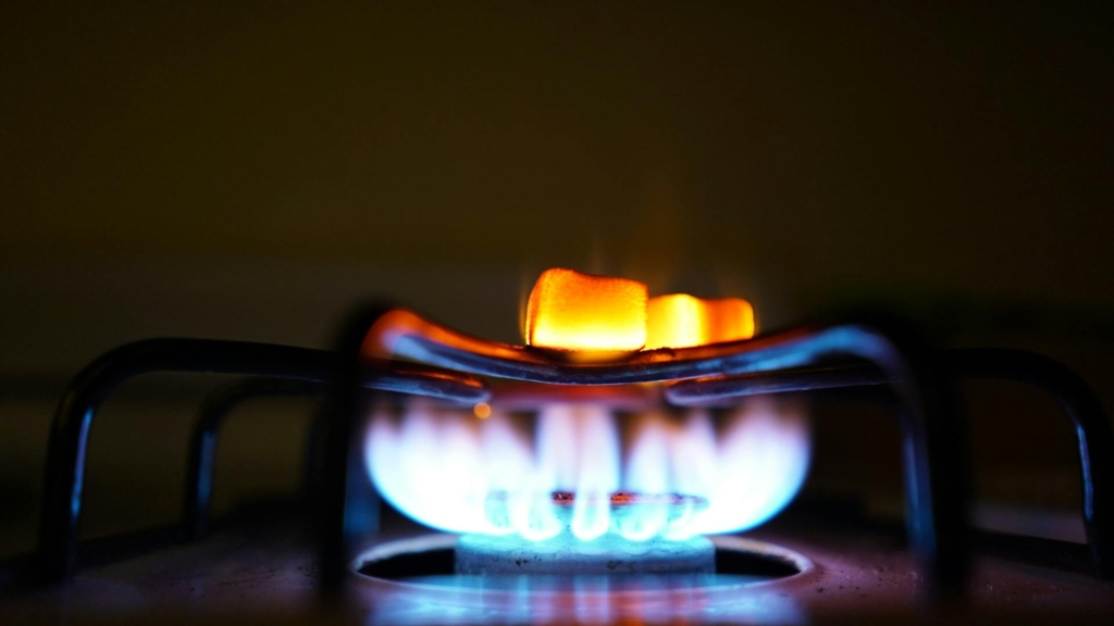 Prețurile la energie și combustibili alimentează inflația și pun presiune pe guvernele europene