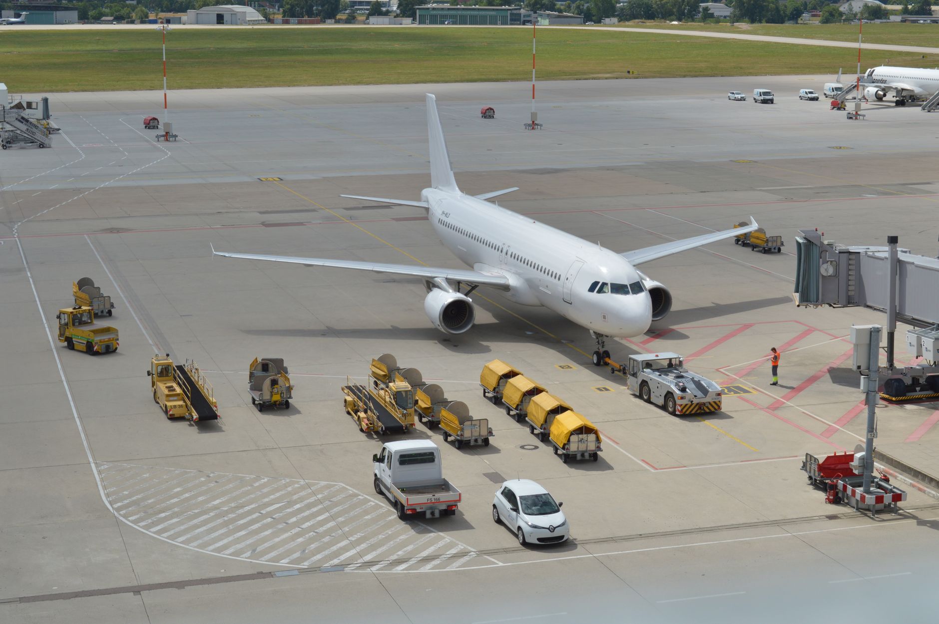 Airbus menține obiectivele de livrări comerciale în ciuda necesității de a livra peste 100 de avioane lunar