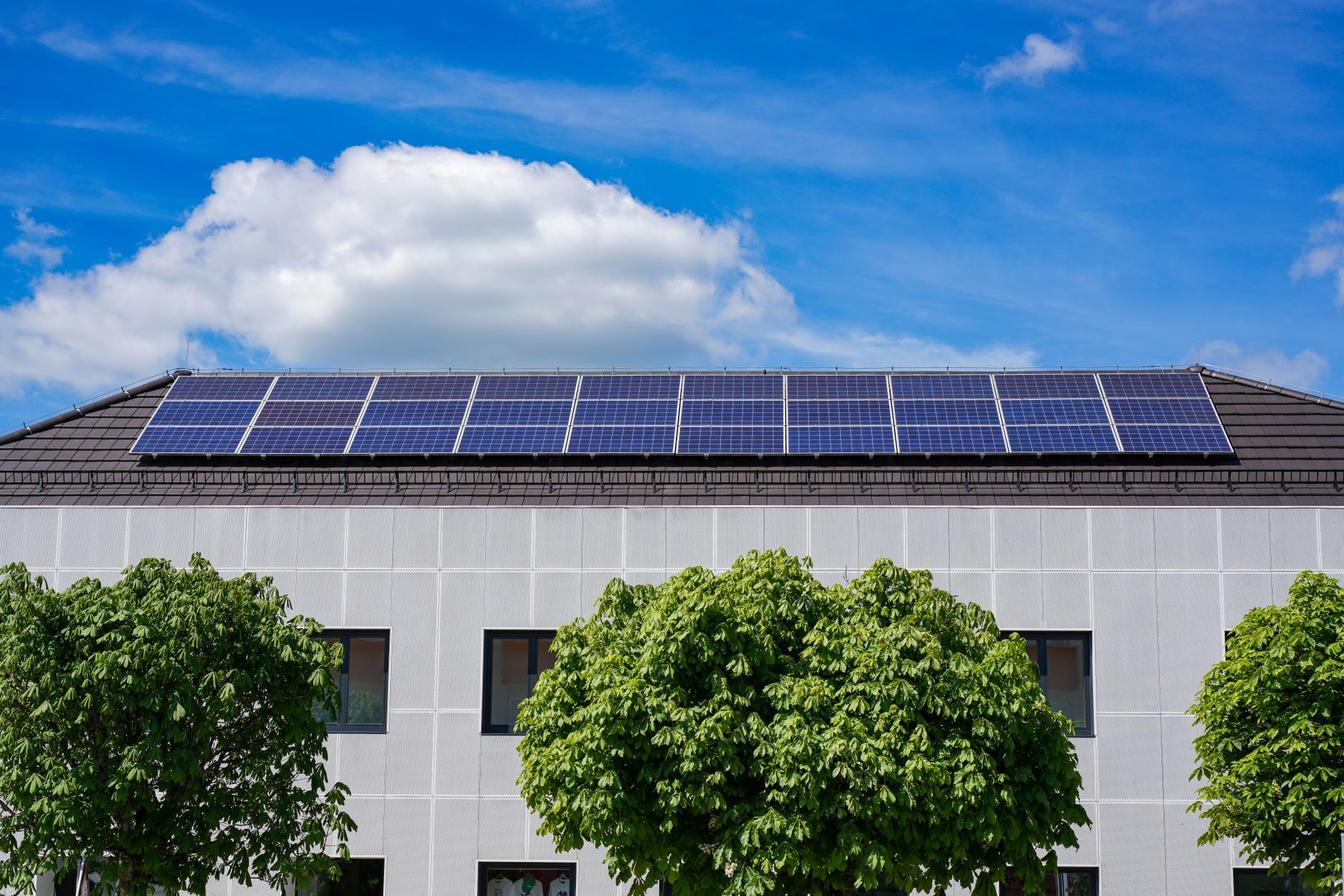 Evoluția funcționalității sistemelor de stocare a energiei fotovoltaice în funcție de sezon