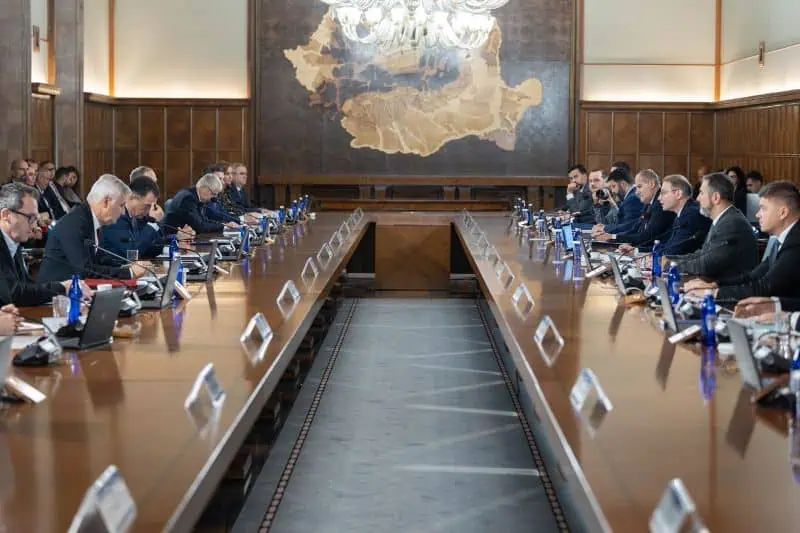 Guvernul a aprobat prima rectificare bugetară din 2026: suplimentări pentru sănătate și pensii